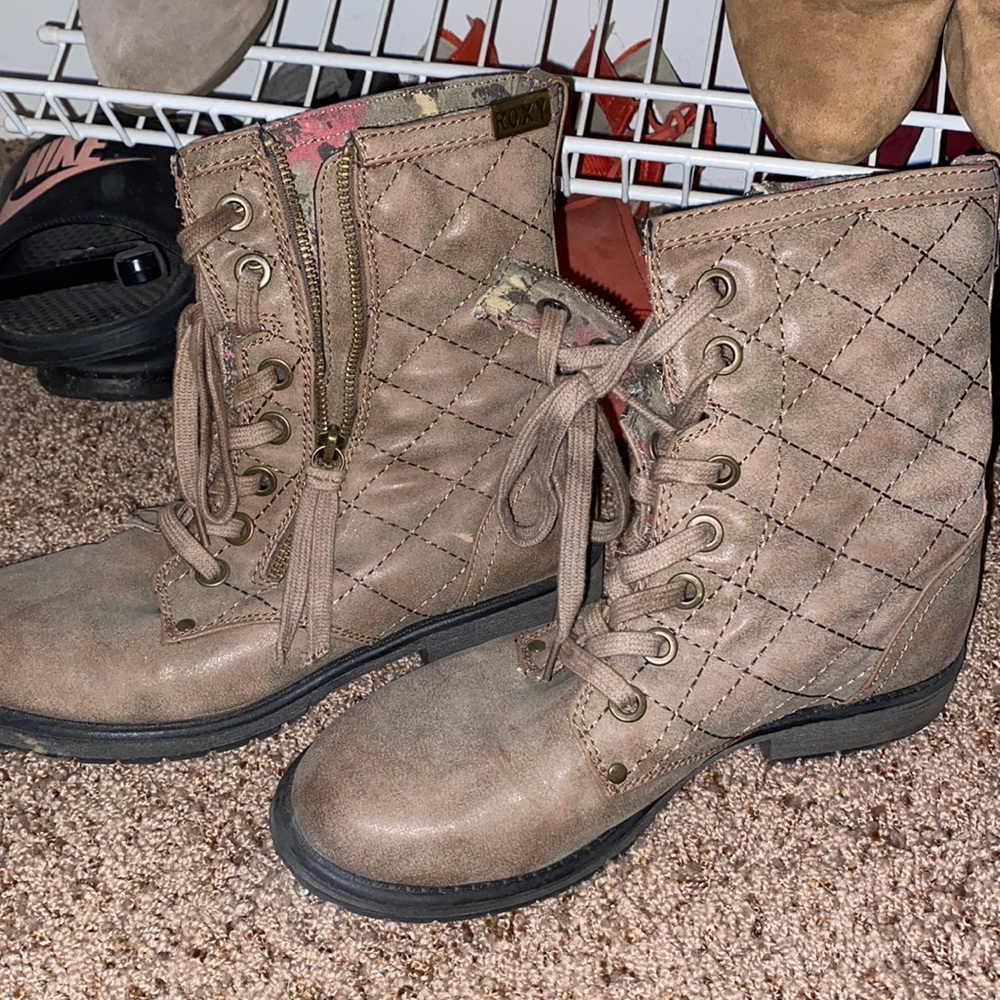 Combat boots